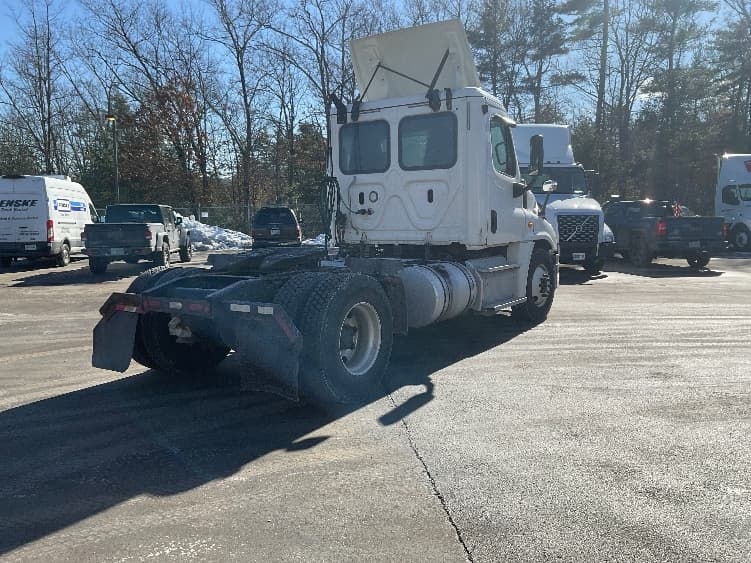 2018 Freightliner Cascadia — photo 7