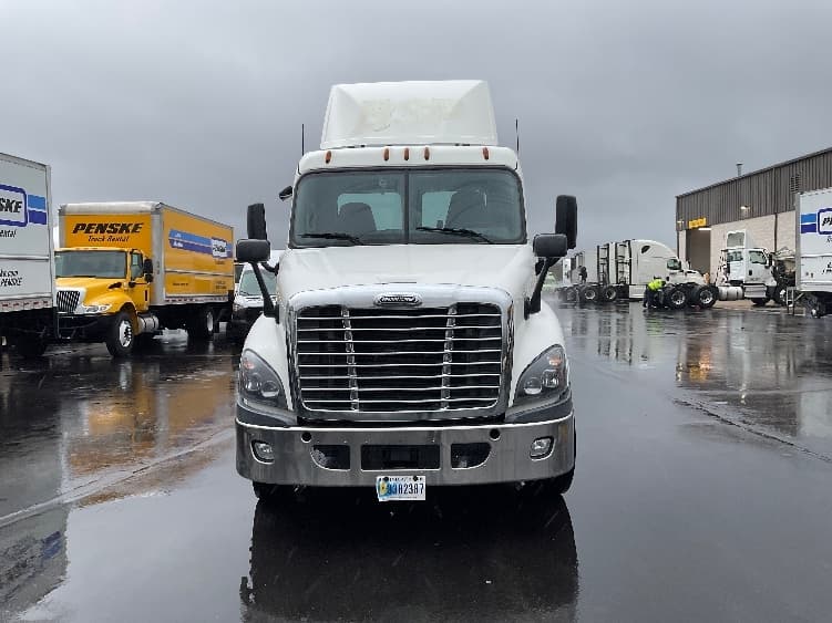 2018 Freightliner Cascadia — photo 2