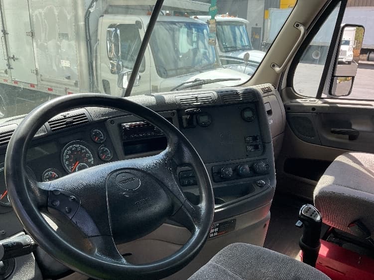 2018 Freightliner Cascadia — photo 10