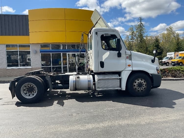 2018 Freightliner Cascadia — photo 8