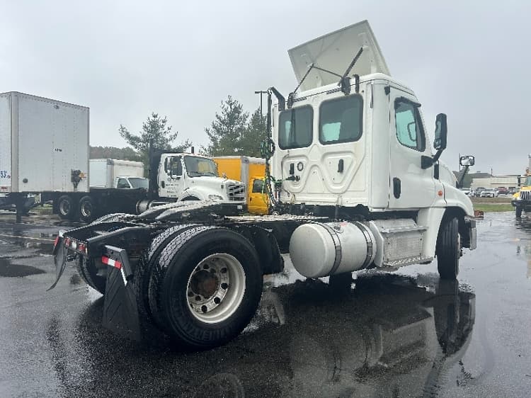 2018 Freightliner Cascadia — photo 7