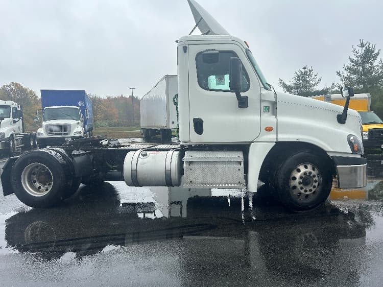 2018 Freightliner Cascadia — photo 8