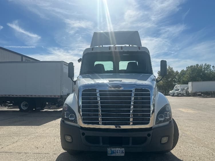 2018 Freightliner Cascadia — photo 2