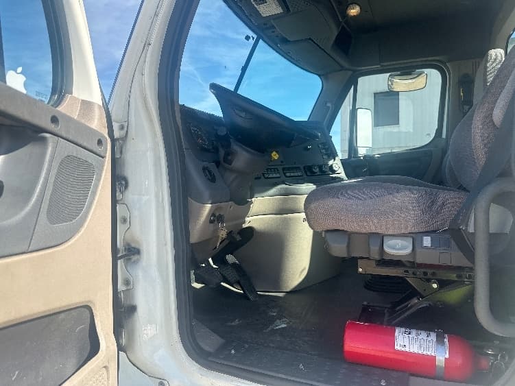 2018 Freightliner Cascadia — photo 9