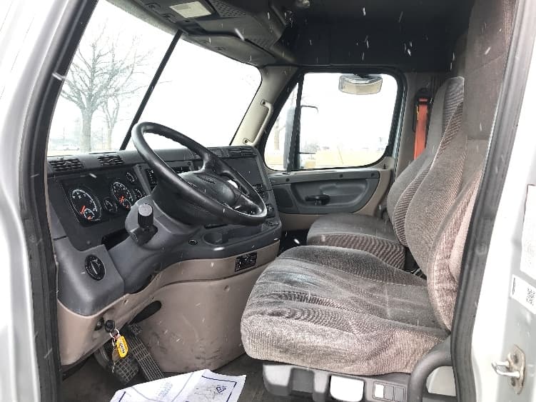 2018 Freightliner Cascadia — photo 10
