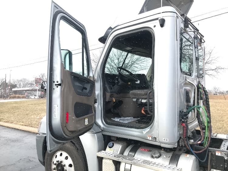 2018 Freightliner Cascadia — photo 9