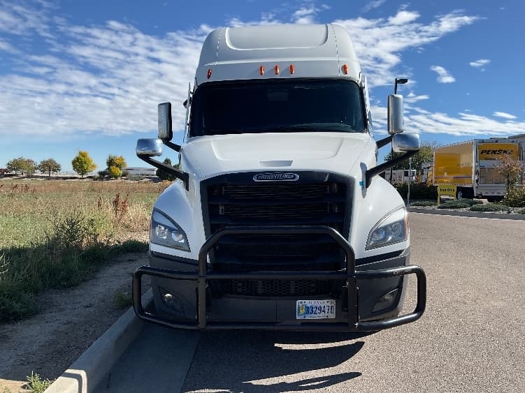 2023 Freightliner Cascadia — photo 2