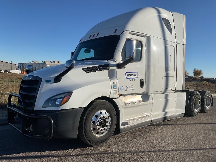 2023 Freightliner Cascadia — photo 3