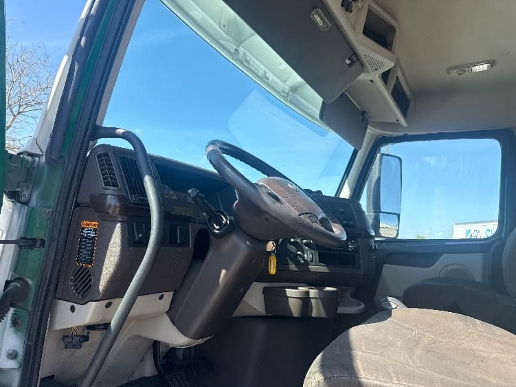 2018 Volvo VNL 300 — photo 10