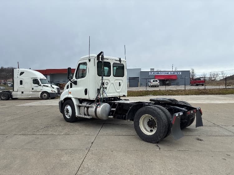 2018 Freightliner Cascadia — photo 5