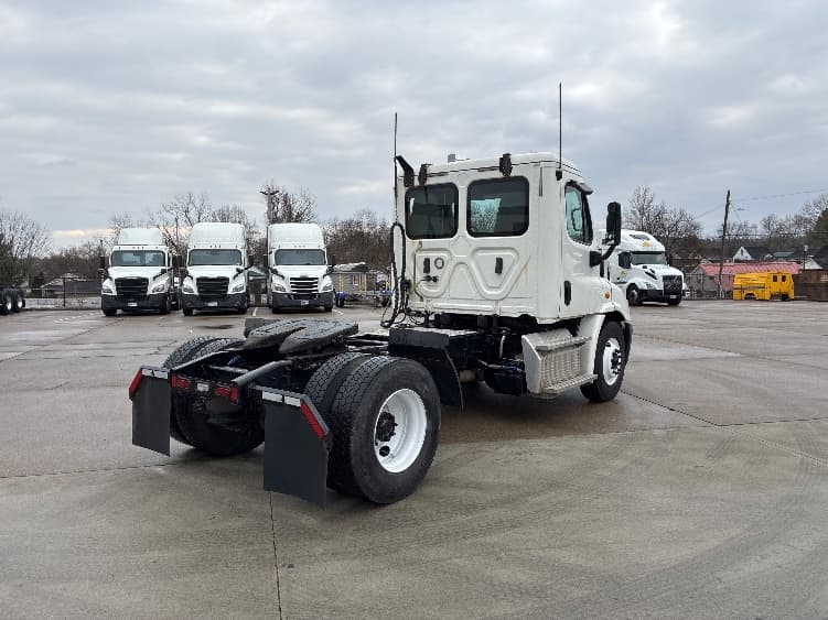 2018 Freightliner Cascadia — photo 7