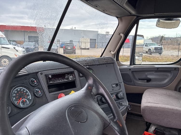 2018 Freightliner Cascadia — photo 10