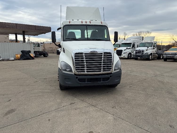 2018 Freightliner Cascadia — photo 2