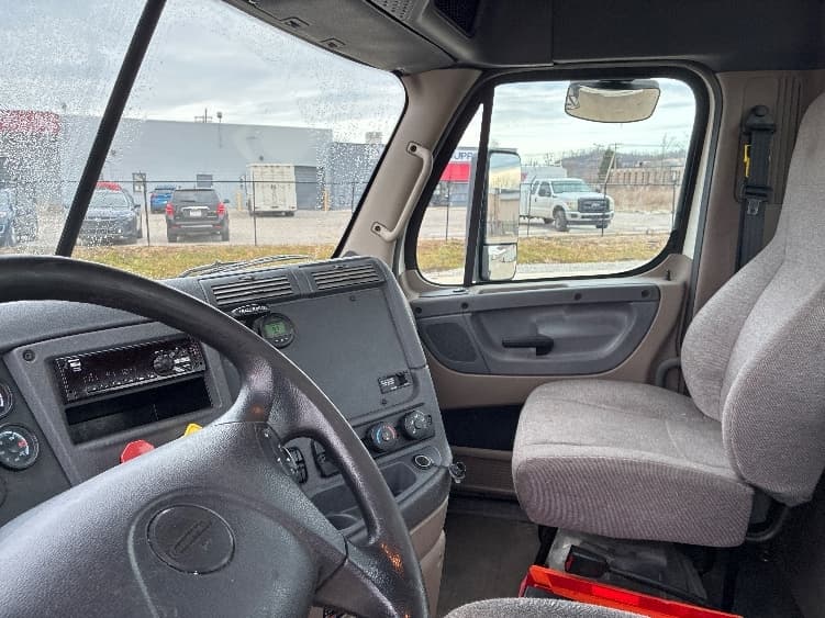 2018 Freightliner Cascadia — photo 9