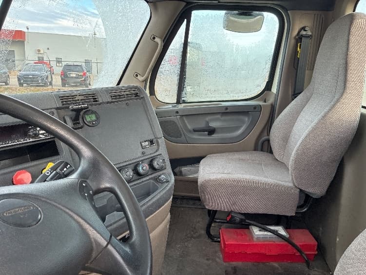 2018 Freightliner Cascadia — photo 10