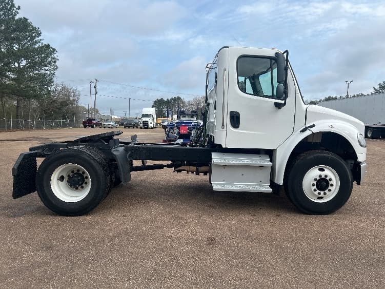2020 Freightliner M2 106 — photo 8