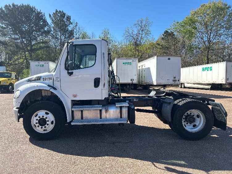 2020 Freightliner M2 106 — photo 4