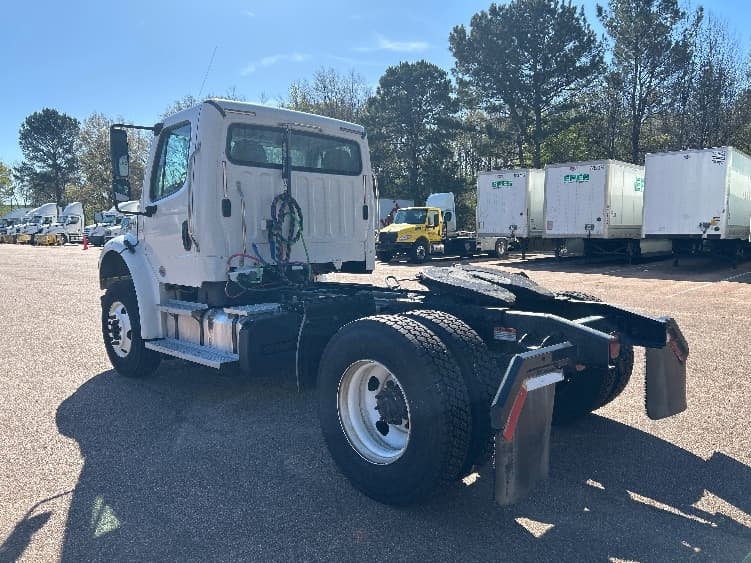 2020 Freightliner M2 106 — photo 5