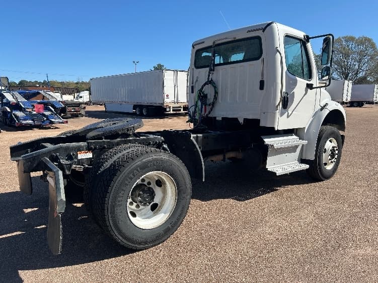 2020 Freightliner M2 106 — photo 7