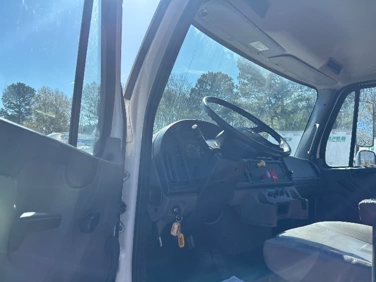 2020 Freightliner M2 106 — photo 9