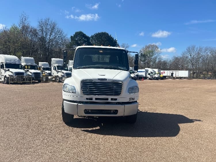 2020 Freightliner M2 106 — photo 2