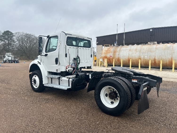 2020 Freightliner M2 106 — photo 5