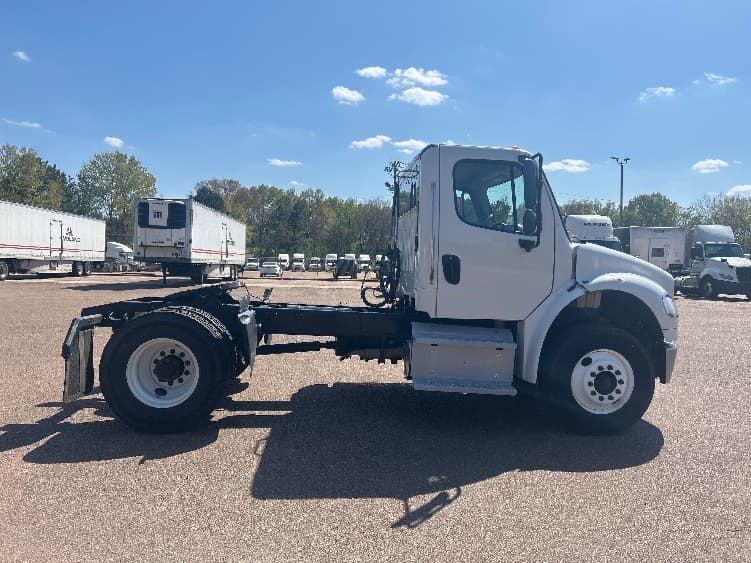 2020 Freightliner M2 106 — photo 8