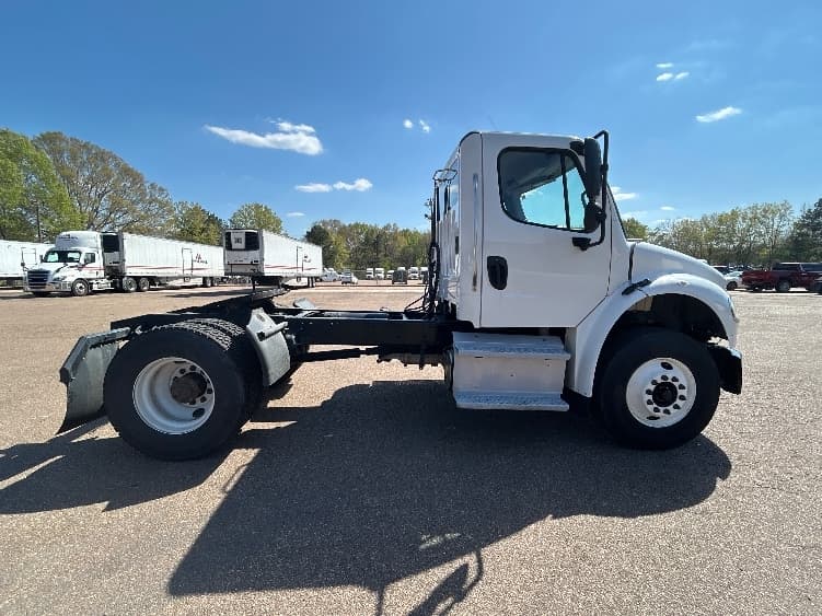2020 Freightliner M2 106 — photo 8