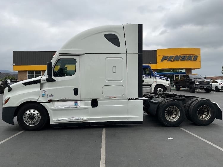 2023 Freightliner Cascadia — photo 4