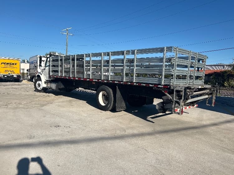 2018 Freightliner M2 106 — photo 6