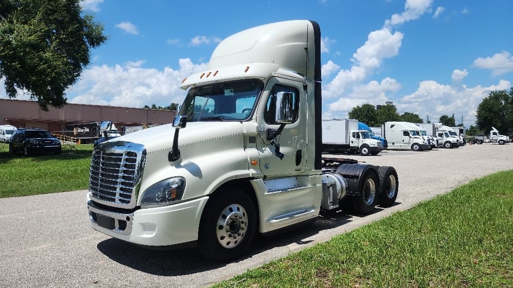2018 Freightliner Cascadia — photo 3