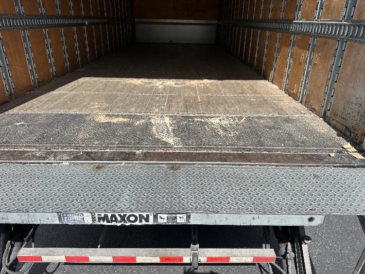 2018 Hino 268 — photo 10