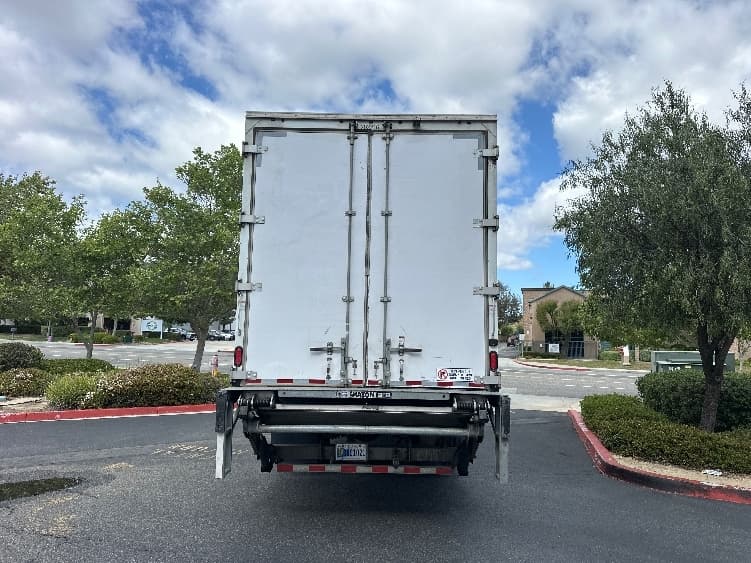 2018 Hino 268 — photo 7