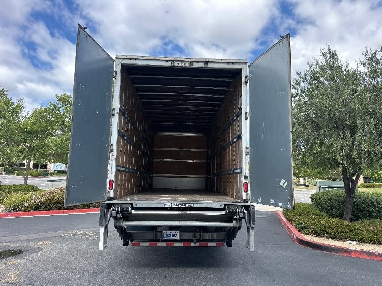 2018 Hino 268 — photo 8