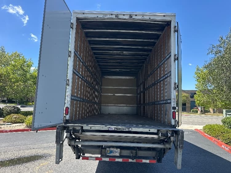 2018 Hino 268 — photo 8