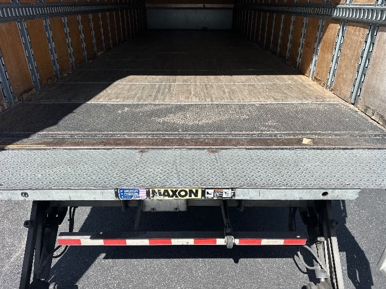 2018 Hino 268 — photo 10