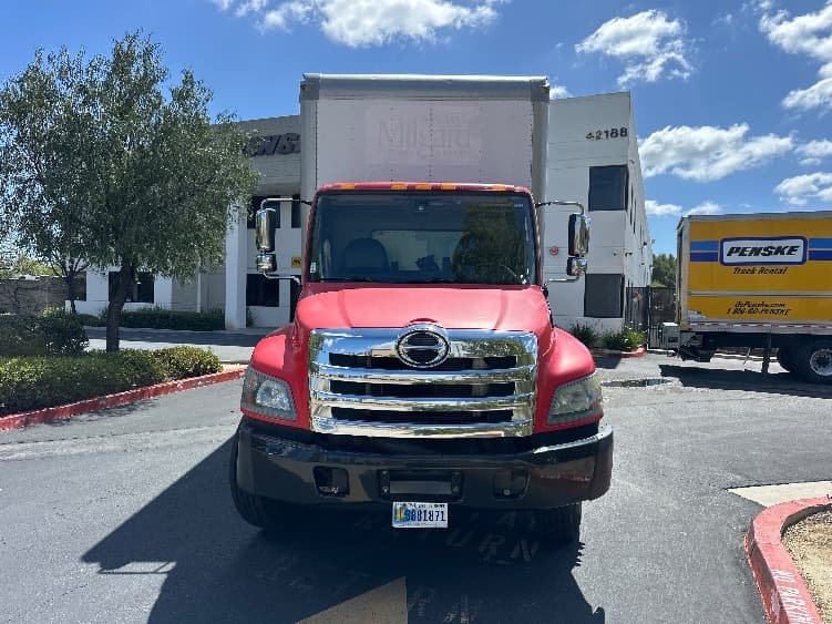 2018 Hino 268 — photo 2