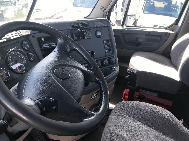 2018 Freightliner Cascadia — photo 10