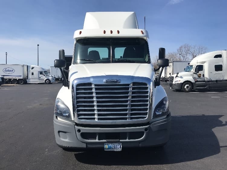 2018 Freightliner Cascadia — photo 2