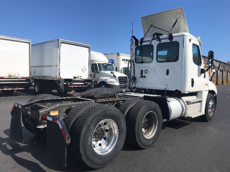 2018 Freightliner Cascadia — photo 7