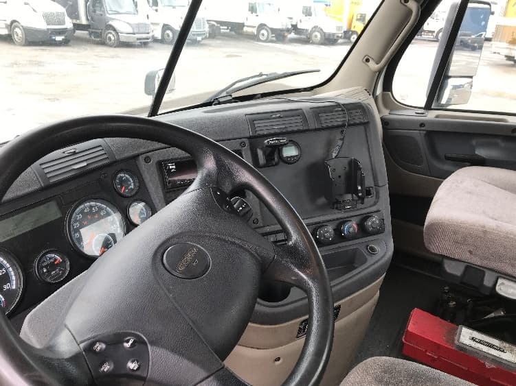 2018 Freightliner Cascadia — photo 10