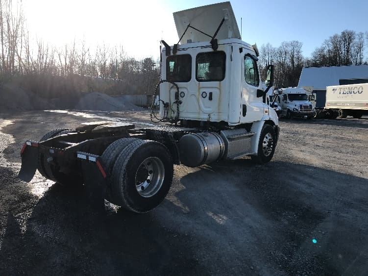 2018 Freightliner Cascadia — photo 7