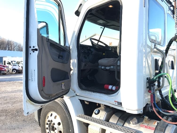 2018 Freightliner Cascadia — photo 9