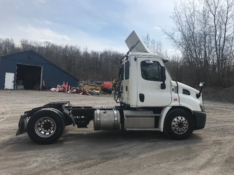 2018 Freightliner Cascadia — photo 8