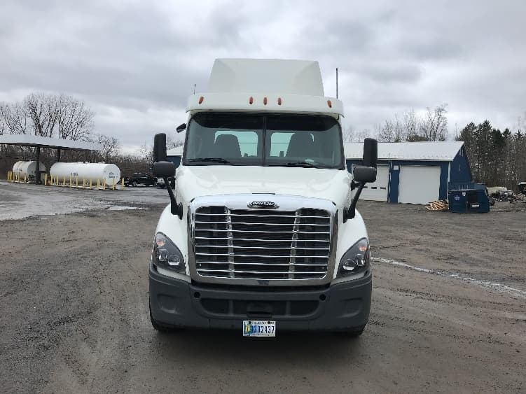 2018 Freightliner Cascadia — photo 2