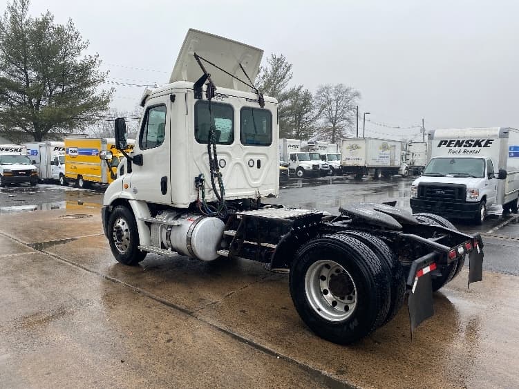2018 Freightliner Cascadia — photo 5