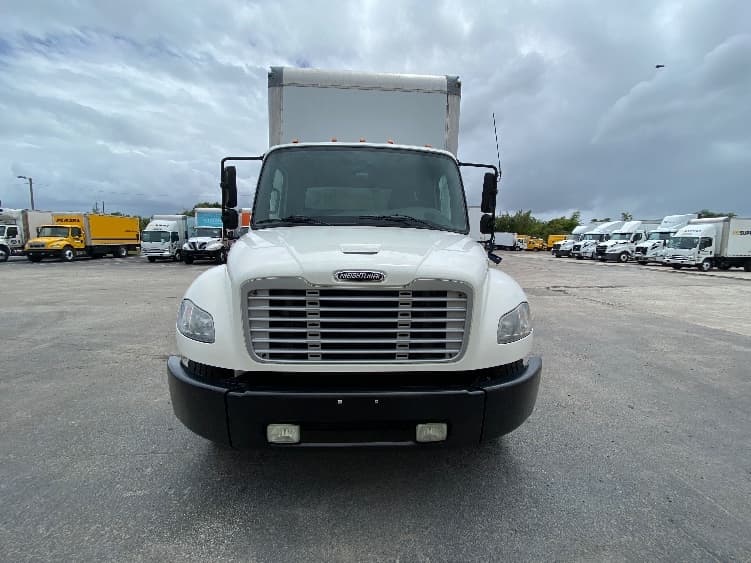 2018 Freightliner M2 106 — photo 2