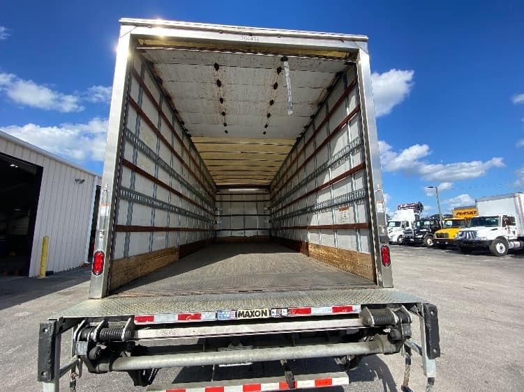 2018 Freightliner M2 106 — photo 8