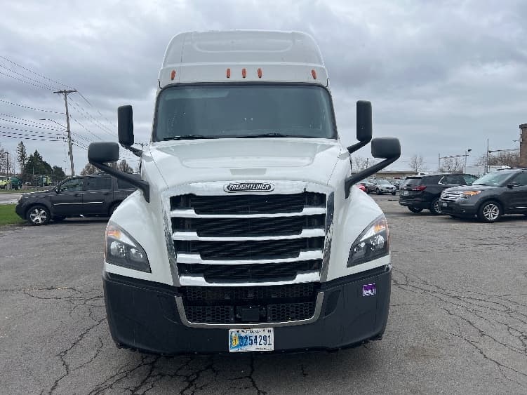 2020 Freightliner Cascadia — photo 2
