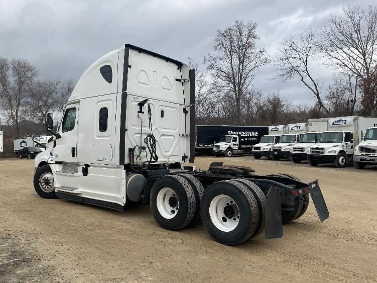 2023 Freightliner Cascadia — photo 5